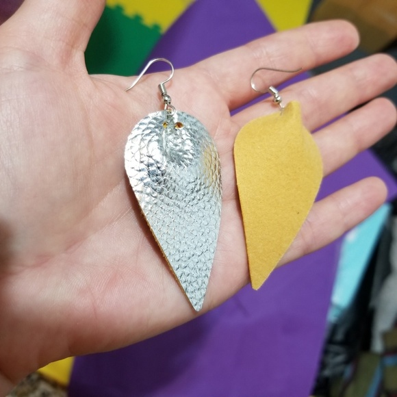 Vegan Leather Light Weight Leaf Teardrop Earrings - Picture 4 of 4